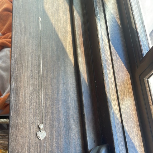 Absolutely Stunning 18k Diamond Necklace with 14K 18 inch chain - Picture 2 of 10